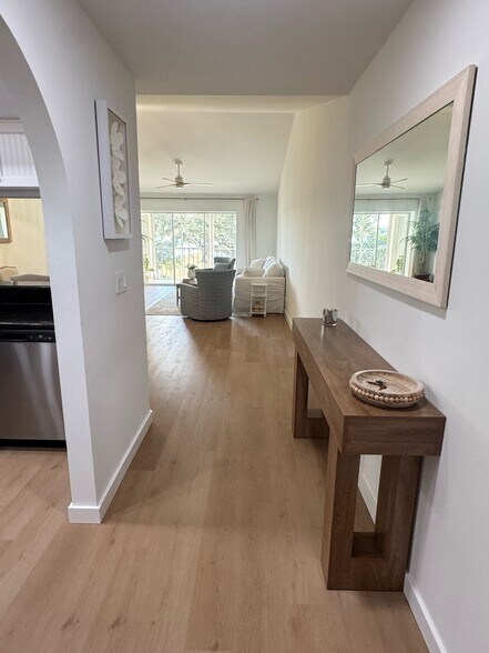 Building Photo - 529 Mardel Dr