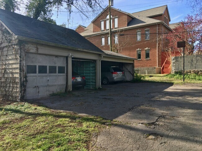 Building Photo - 3736 Whitland Ave