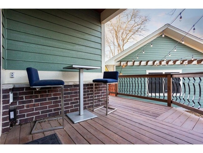 Building Photo - 2012 W Laurel Ave