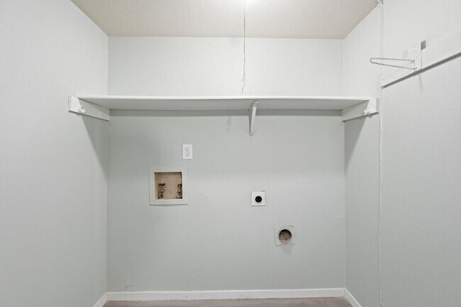 Building Photo - Charming 3-Bed Brick Home with Spacious Layout, Updated Floors & Cozy Fireplace in Grand Prairie