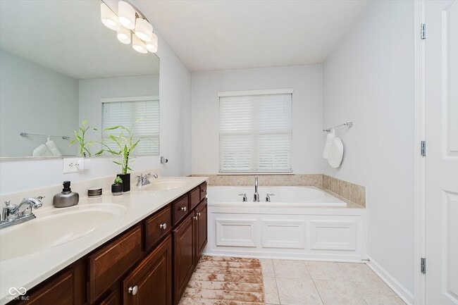 Building Photo - 755 Ivy Ln