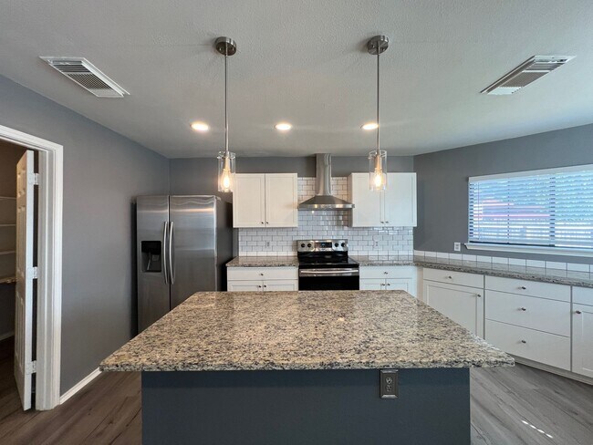 Building Photo - AWESOME Updated 4-Bed 2.5-Bath in Gruene C...