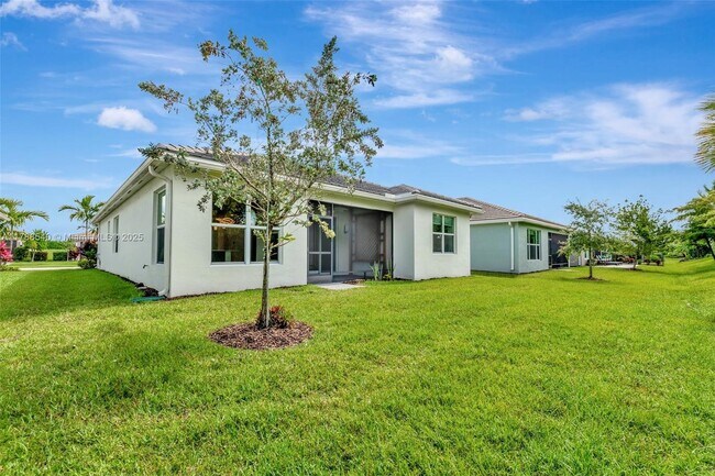Building Photo - 12756 SW Clear Water Way