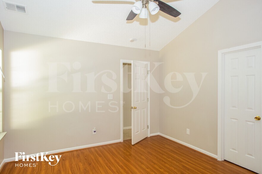 Building Photo - 6115 Country Walk Dr