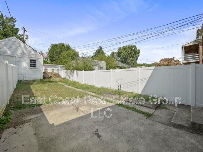 Building Photo - 827 Mulberry Ave