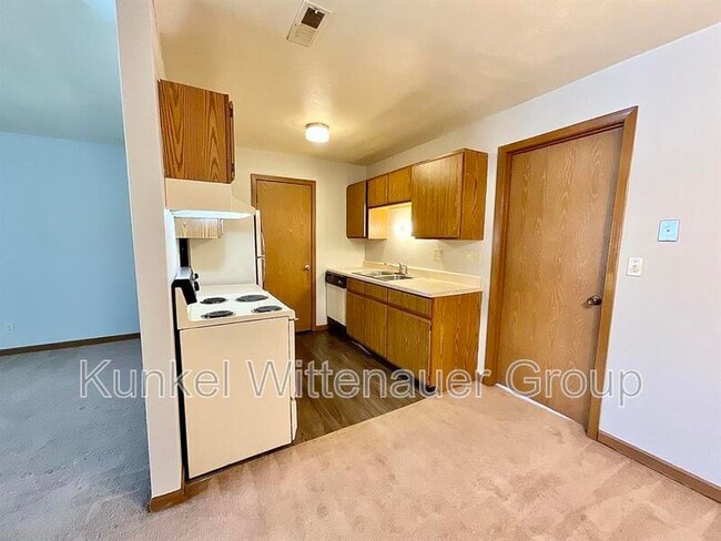 Building Photo - 22 Yorkshire Ln