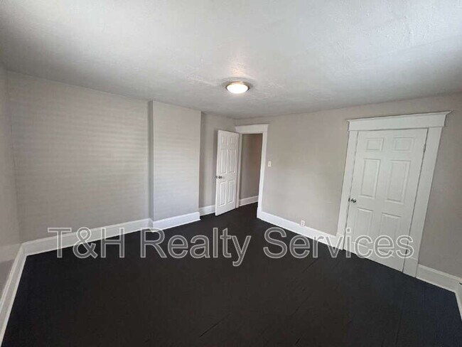 Building Photo - 1624 Yandes St