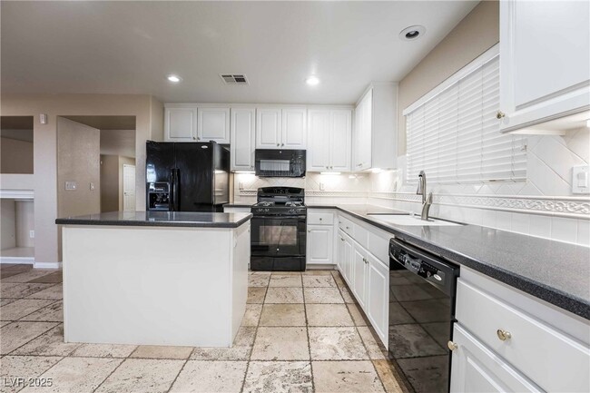 Building Photo - 736 Anacapri St
