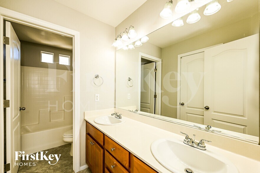 Building Photo - 8324 Mokena Ave