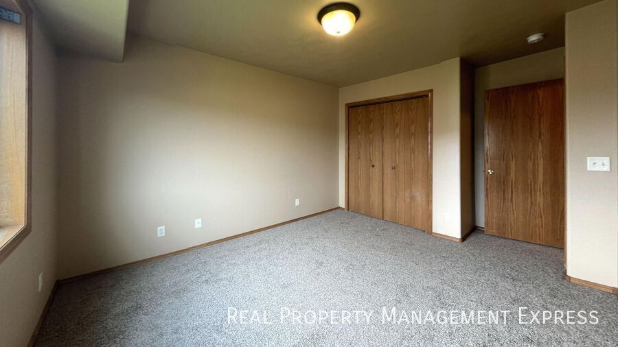 Building Photo - 2508 N Aidan Ave