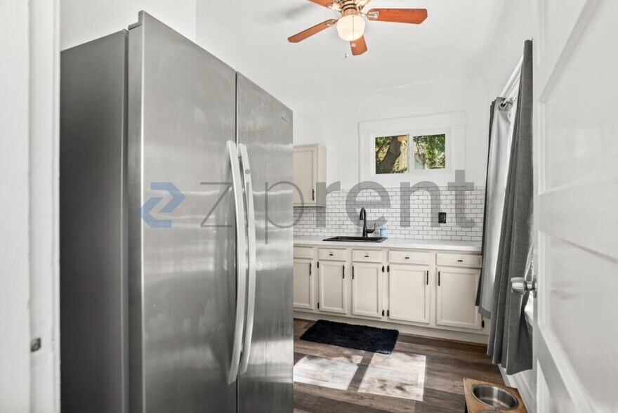 Building Photo - Unit 377