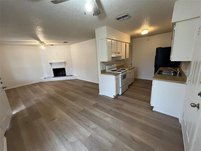 Building Photo - 905 Fieldwood Dr