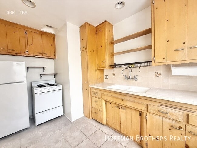 Building Photo - 1350 Laurel Ave