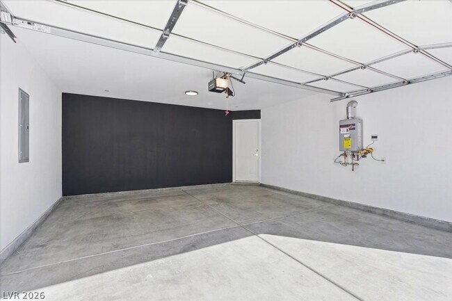 Building Photo - 250 Tower St