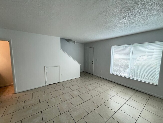 Building Photo - 2 Bed, 1.5 Bath Townhouse- The Reserve Floorplan