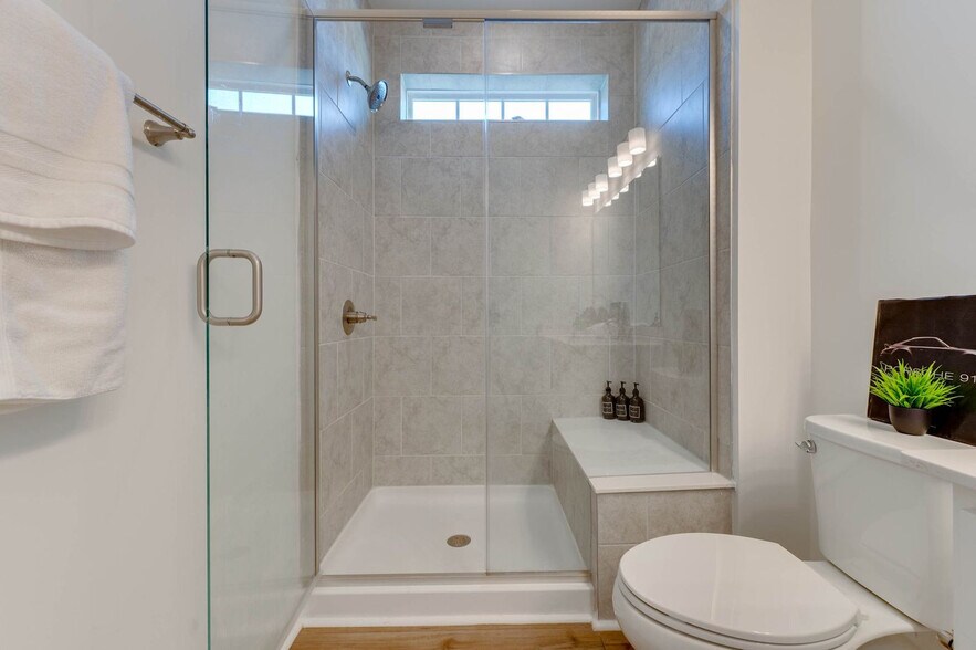 Building Photo - 4016 Bunker Dr