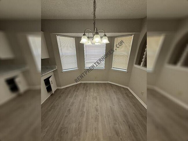 Building Photo - 1237 N Ironwood Pl