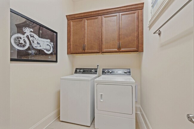 Building Photo - 1036 Clifton St