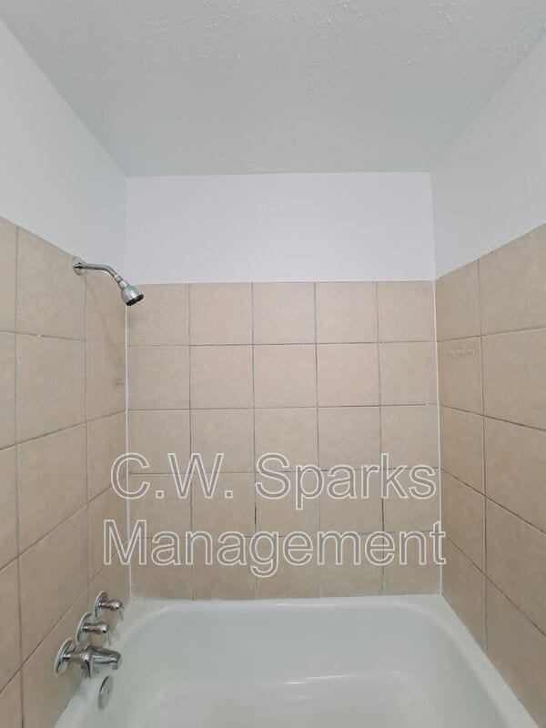 Building Photo - 3517 Hillridge Dr