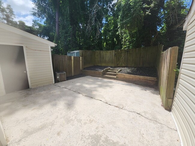 Building Photo - Affordable 2 Bedroom, 2.5 Bath in Prime St...