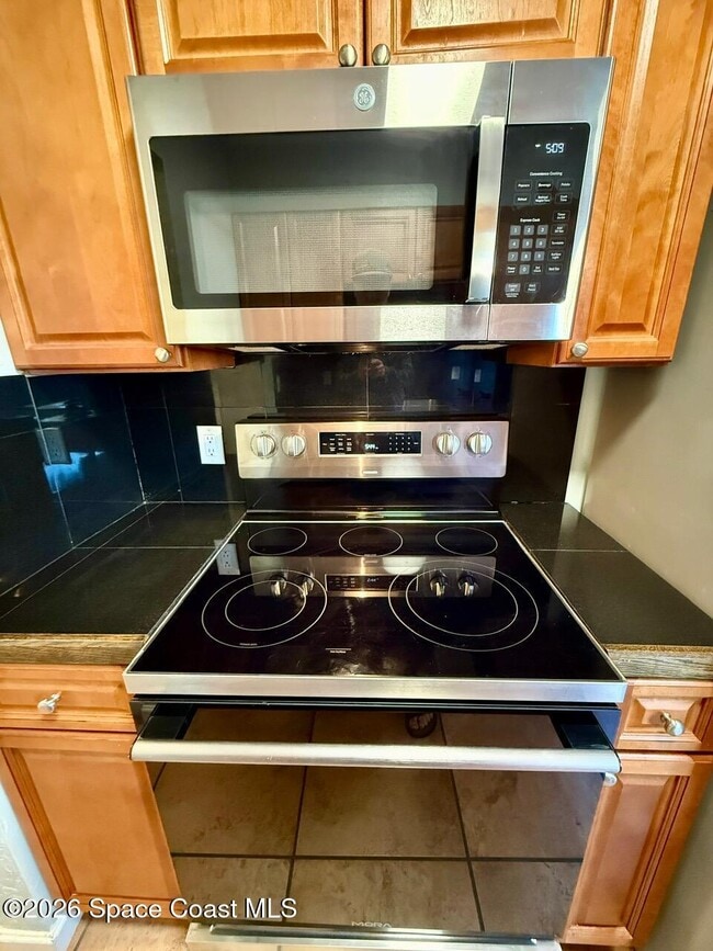 Building Photo - 310 Oleander Pl