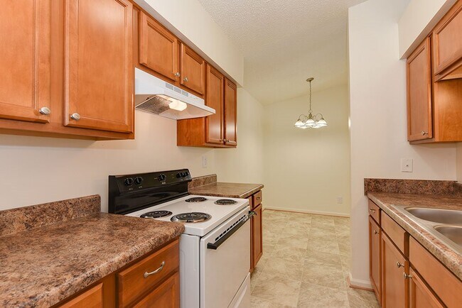 Primary Photo - 100 Forest Oak Ln