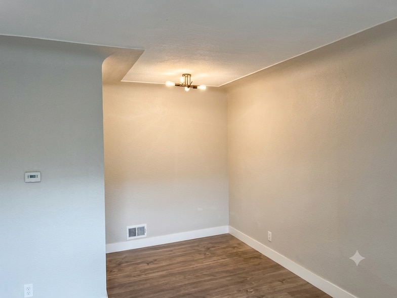 Building Photo - 1464 Elmira St