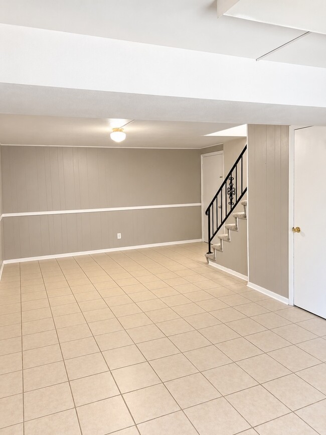 Building Photo - 1685 Lonedell Rd