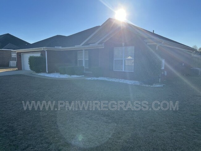 Building Photo - 267 Maree Dr