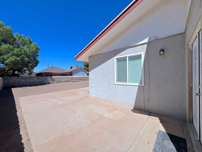 Building Photo - 1809 Agua Dulce St