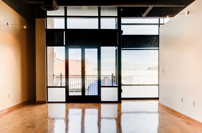 Building Photo - Luxury Gold Lofts! Bright Open Floor Plan with City Views-Secure Parking