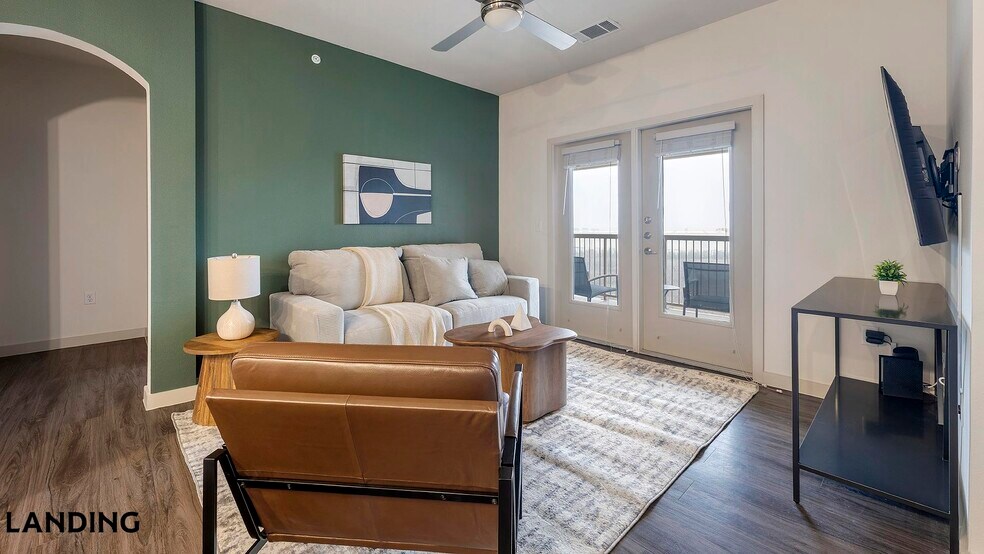 Building Photo - 2825 Main St