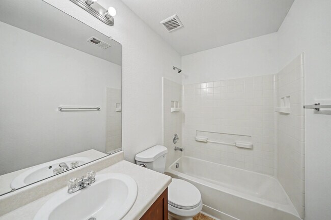 Building Photo - 5772 Ceylon St