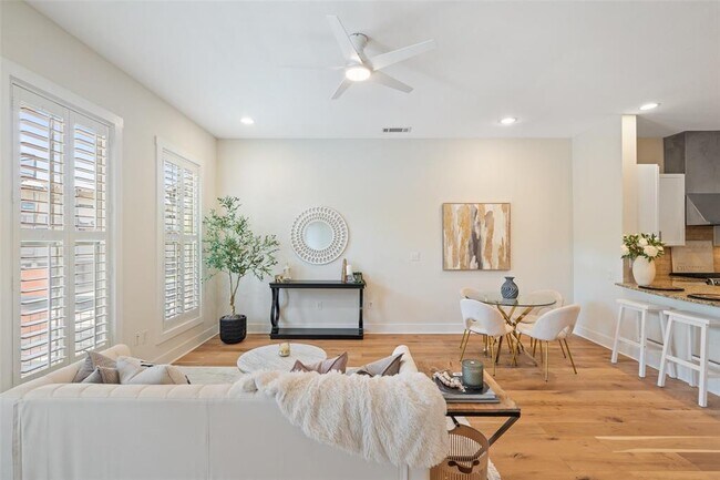 Building Photo - 2520 Bluebonnet Ln