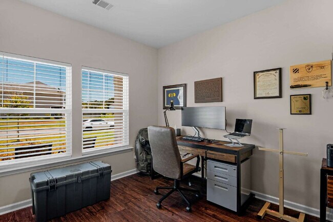 Building Photo - Fantastic home in Bradley Park.