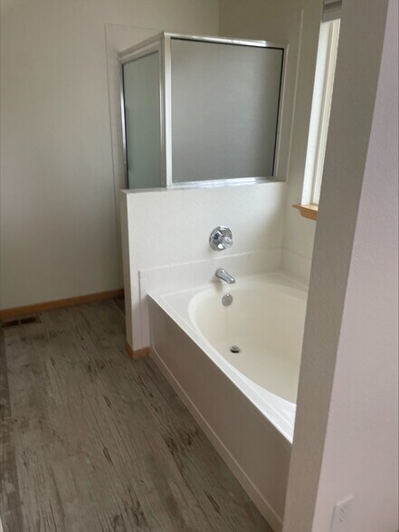 Building Photo - 1021 Elgin Ct