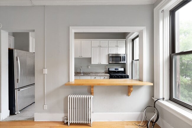 Building Photo - 277 Crown St