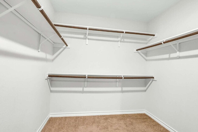 Building Photo - "Spacious 5-Bedroom Sanctuary with 2.5 Bat...
