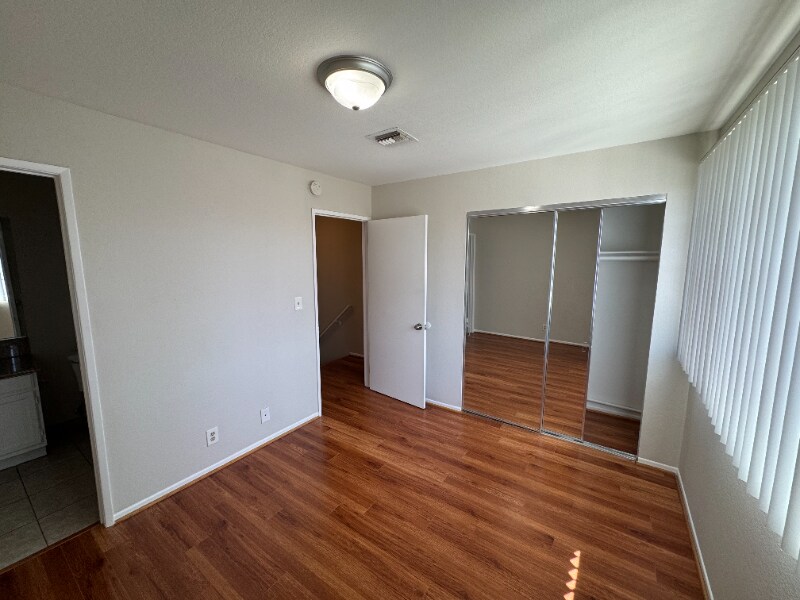 Building Photo - 514 E Valencia Ave