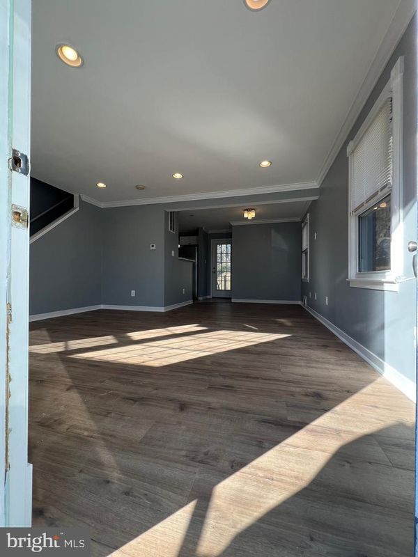 Building Photo - 5804 Shoshone Dr