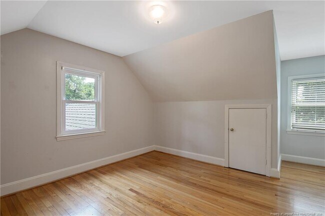 Building Photo - 415 Vista Dr