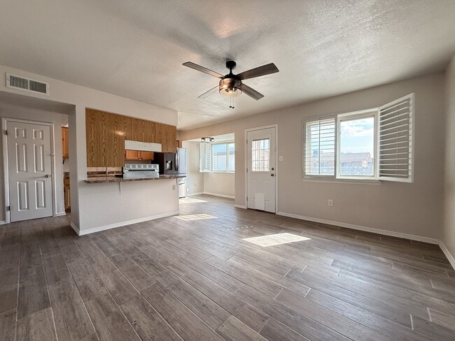 Building Photo - 9321 Sorbonne Dr