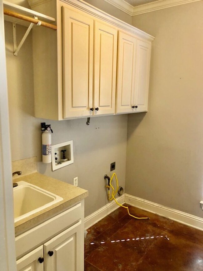 Building Photo - GATED NORRIS FERRY LANDING-BEAUTIFUL 4/2 HOME