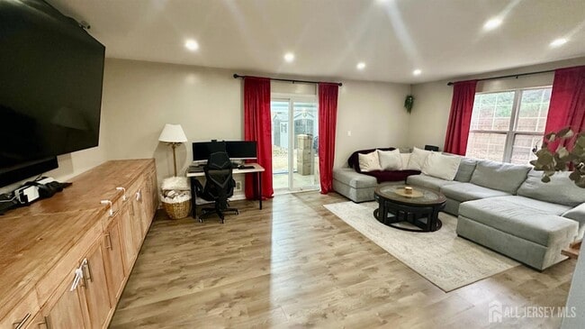 Building Photo - 8 Cosgrove Ct