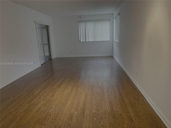 Building Photo - 191 Lakeview Dr