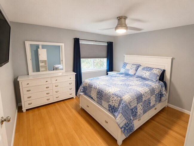 Building Photo - 327 Sea Isle Key