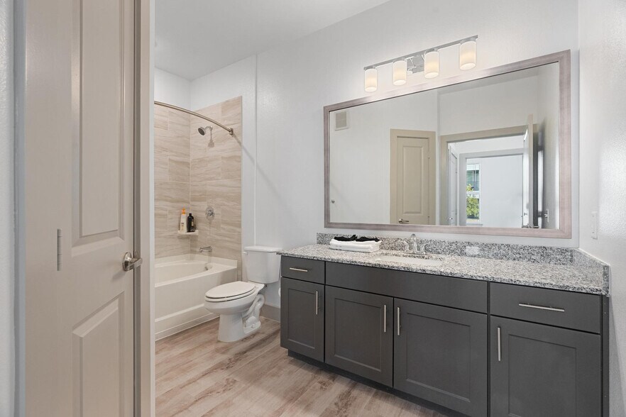 Building Photo - 12100 1/2 Ferrystone Glen Drive-SI ID1240322P