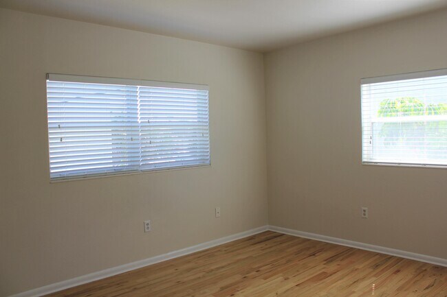 Building Photo - 651 Palm Dr