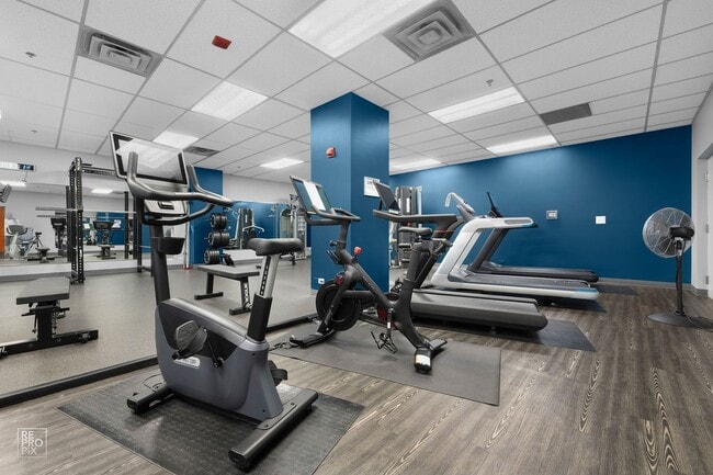 Building Photo - Modern Living Right in the Loop and Free P...