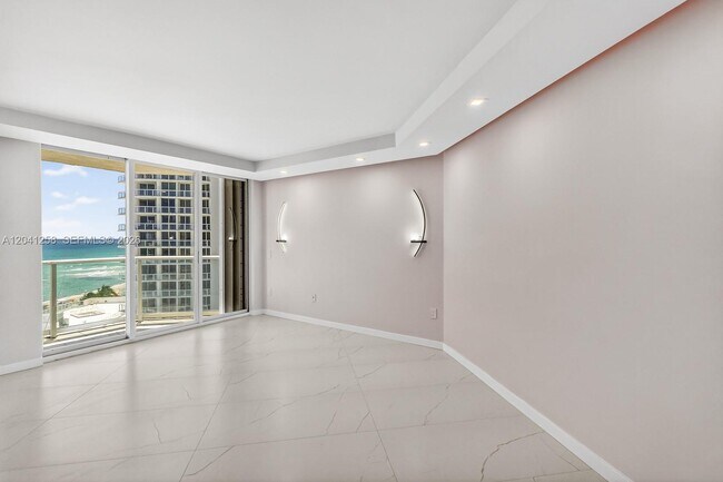 Building Photo - 16445 Collins Ave